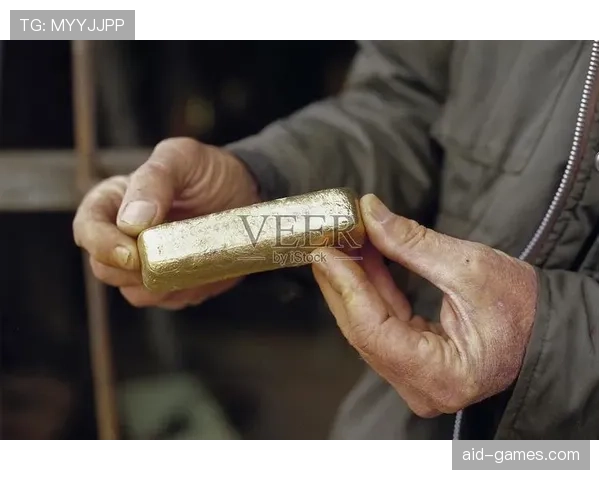 刷到冯彦哲深夜买菜那张图，我真以为他手里拎的是金条